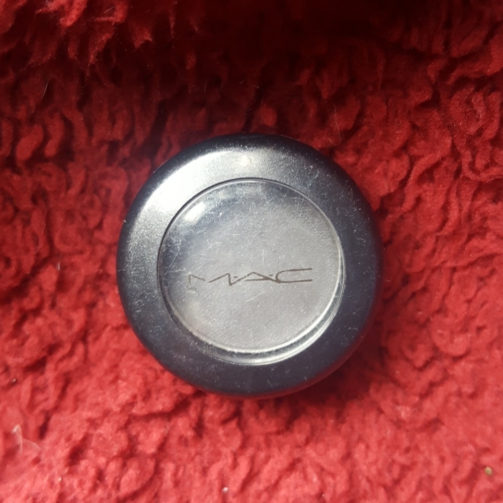 MAC Eyeshadow in Howzat Satin